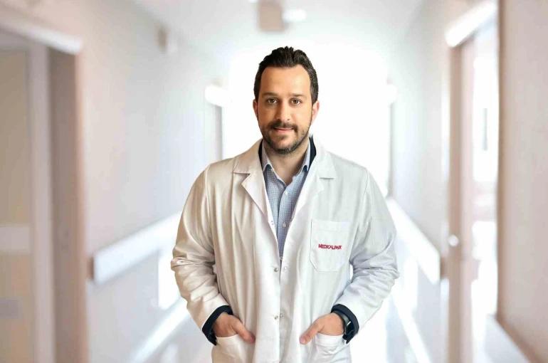 "Bebeklere yeni besinler 2-3 gün arayla sabahları verilmeli" 