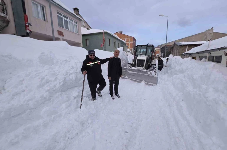 Bektaş Yaylası’nda kar kalınlığı 2,5 metreyi buldu 