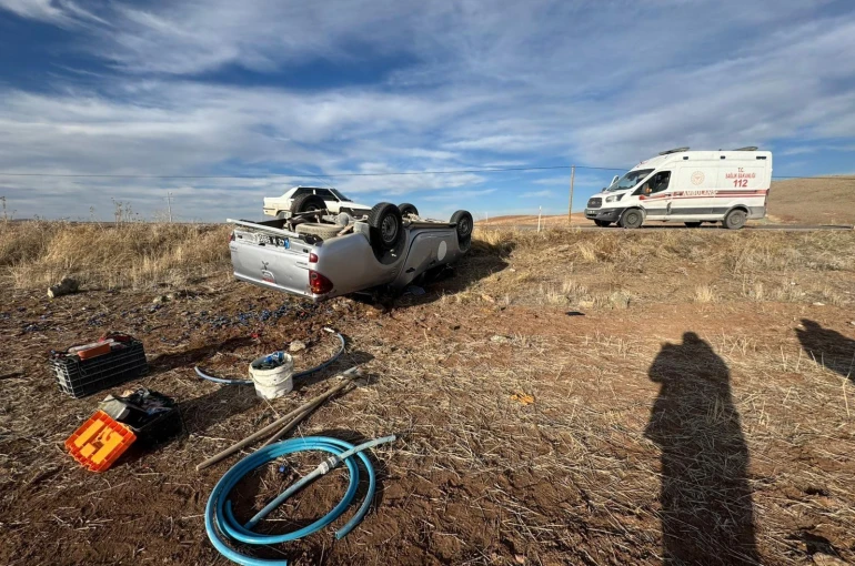 Belediye aracı takla attı, 3 personel yaralandı