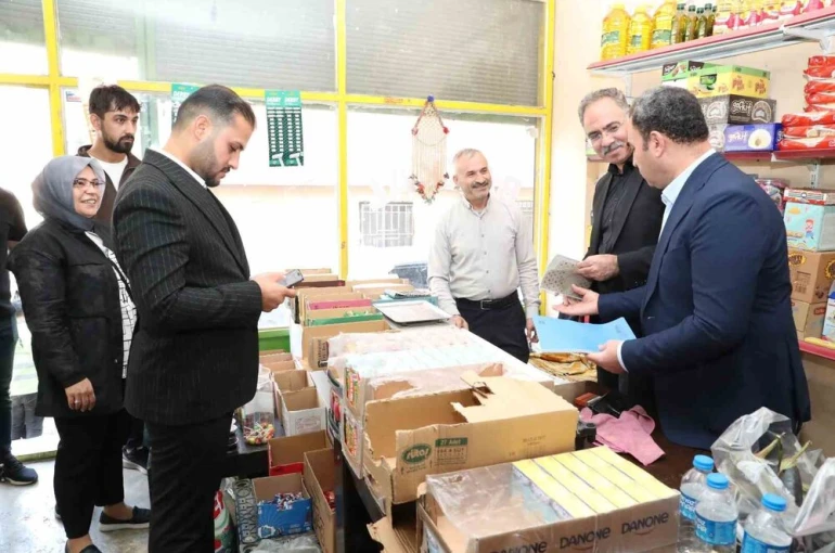 Belediye başkanı bakkalın zimem defterini satın aldı