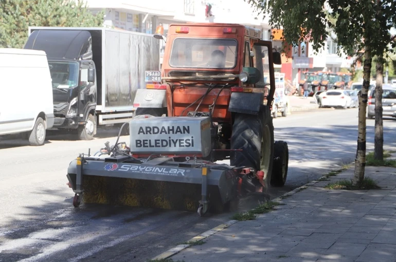 Belediye ekipleri, daha temiz bir Ardahan için çalışıyor