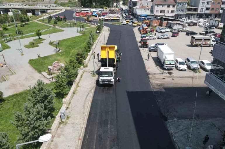 Belediye ekiplerinin asfalt çalışmaları drone ile havadan görüntülendi 