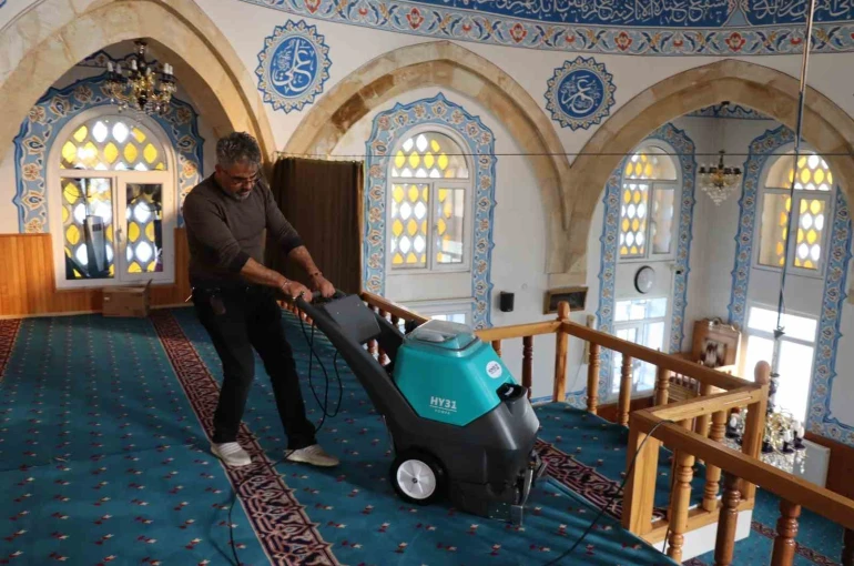 Belediyeden camilere örnek hizmet 