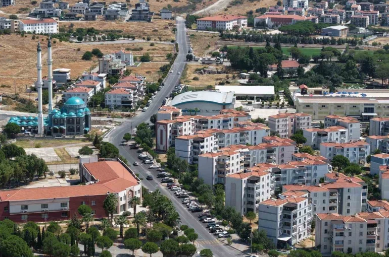 Bergama’da yollar yenileniyor, ulaşım daha güvenli hale geliyor 