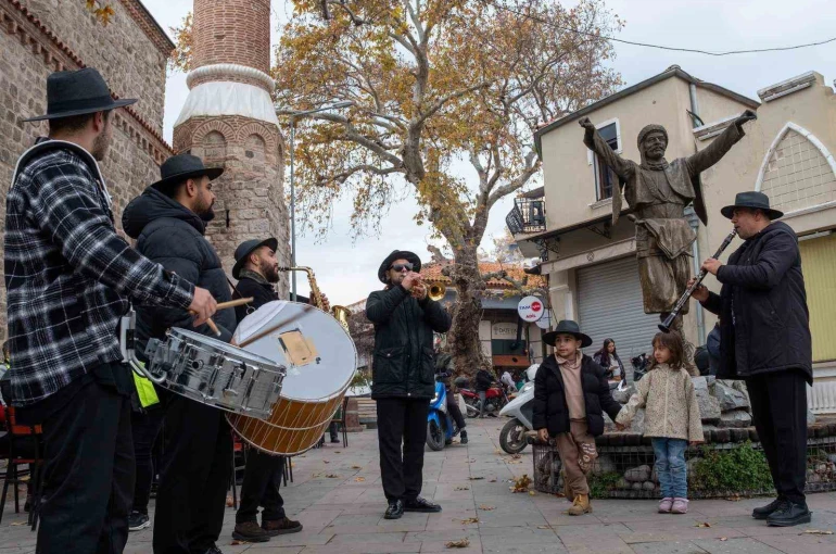 Bergamalı kadınlardan tarihi arastada panayır 