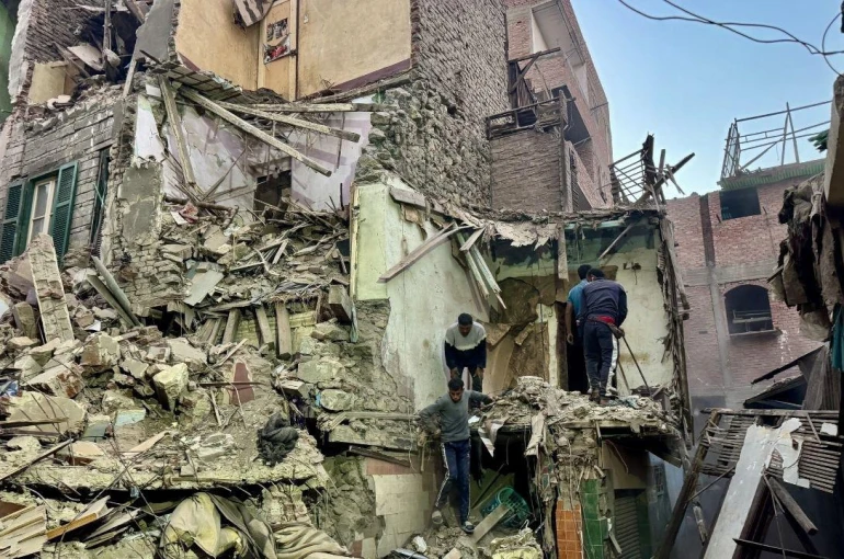 Beş katlı binanın çökmesi sonucu 8 kişi hayatını kaybetti