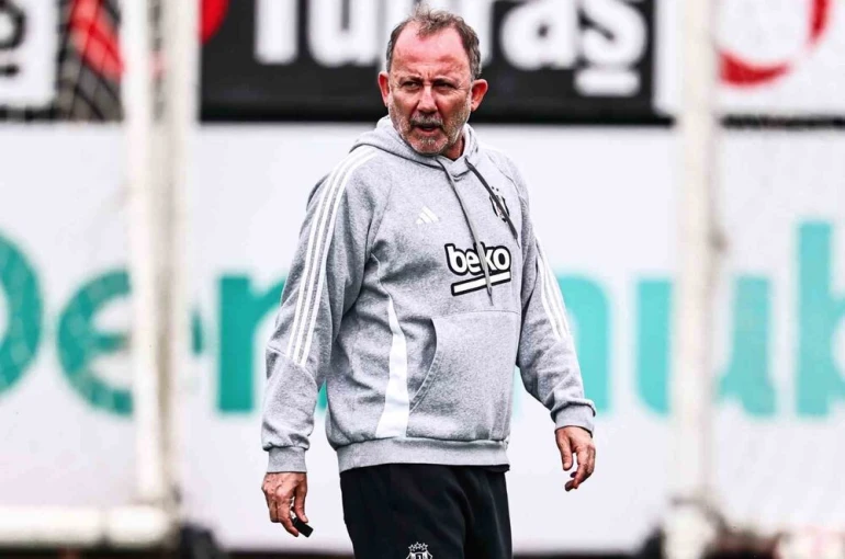 Beşiktaş 3 futbolcusundan eksik çalıştı 