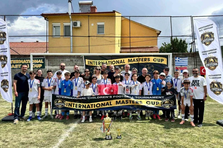 Beşiktaş altyapısında oynayan Bilecikli genç kaleci Doruk, turnuvayı gol yemeden bitirdi 