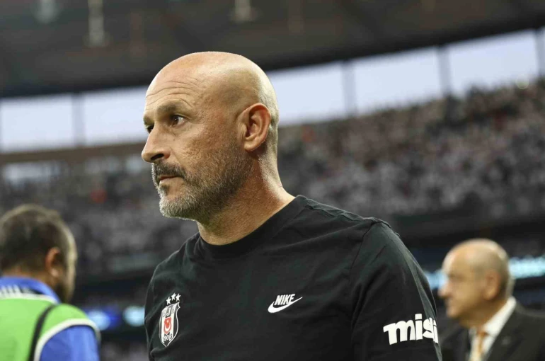 Beşiktaş tribünlerinden Vincenzo Italiano’ya destek