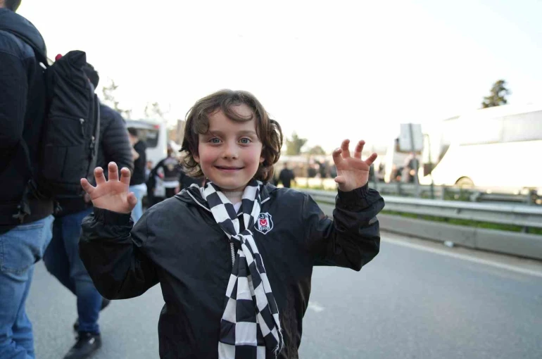 Beşiktaşlı taraftarlar derbi için Kadıköy’de 