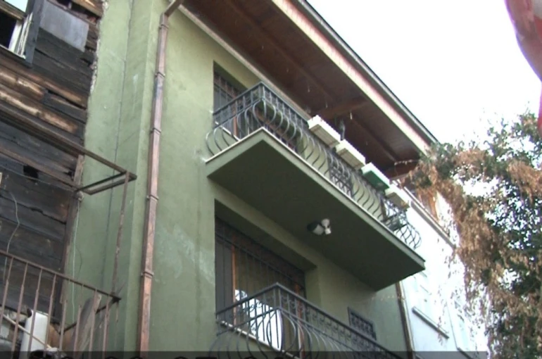 Beşiktaş’ta çıkan yangında oyuncu Şebnem Bozoklu’nun evi de hasar gördü