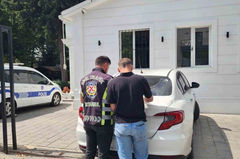 Beşiktaş’ta tek teker yolculuk yapan motosikletli kameraya yansıdı