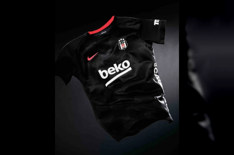 Beşiktaş’ta yeni sezon formaların tanıtımı gerçekleştirildi 