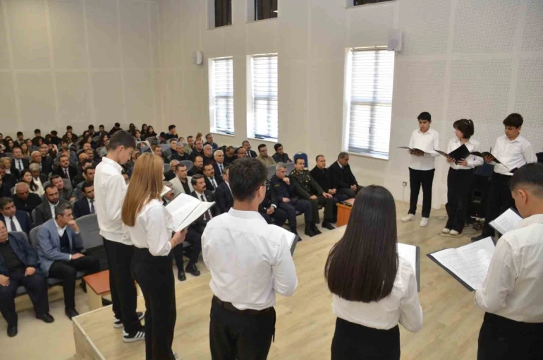 Besni’de İstiklal Marşı’nın ruhunu öğrenciler yaşattı 