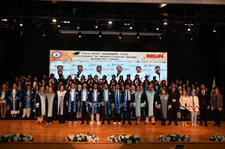 BEUN’da geleceğin hemşireleri, fizyoterapistleri ve sosyal hizmet uzmanları mezun oldu