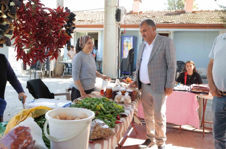 Beyağaç’ın yöresel ürünleri bağbozumu şenliğinde tanıtıldı 
