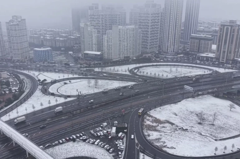 Beyaza bürünen Esenyurt havadan görüntülendi 