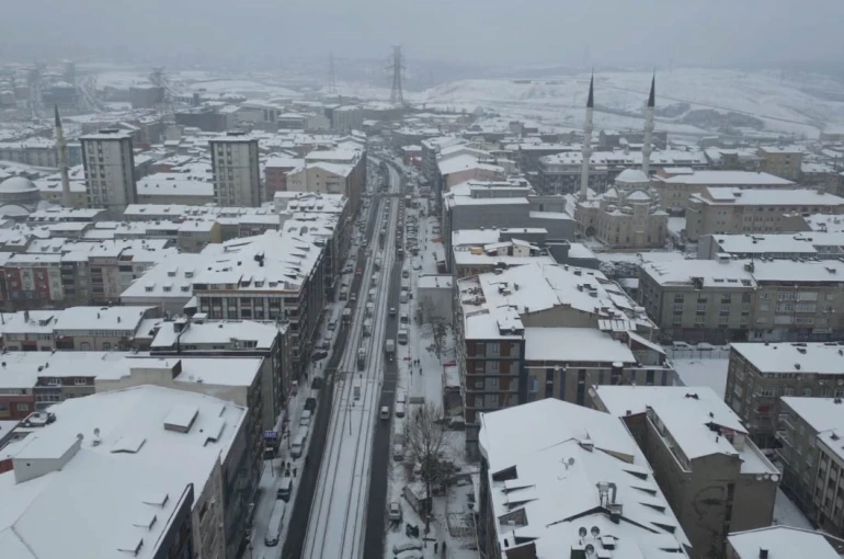 Beyaza bürünen Sultangazi havadan görüntülendi