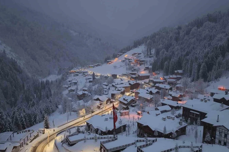 Beyaza bürünen turizm cenneti Ayder havadan görüntülendi