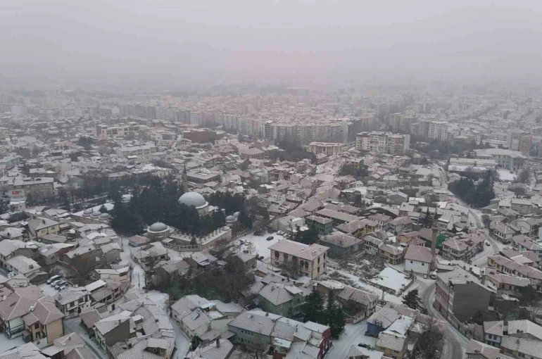 Beyaza sürünen Eskişehir’de kar bereketi 
