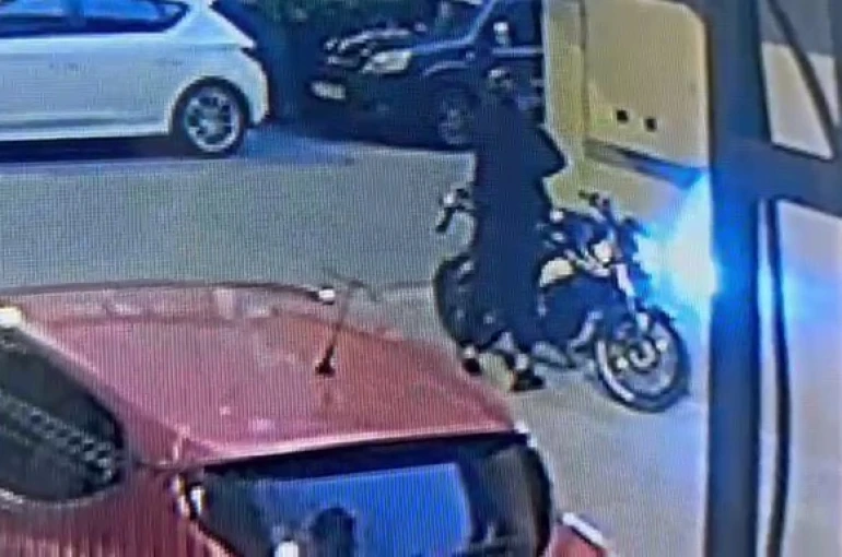 Beylikdüzü’nde 27 yaşındaki gencin katil zanlısı kapı önünde böyle beklemiş