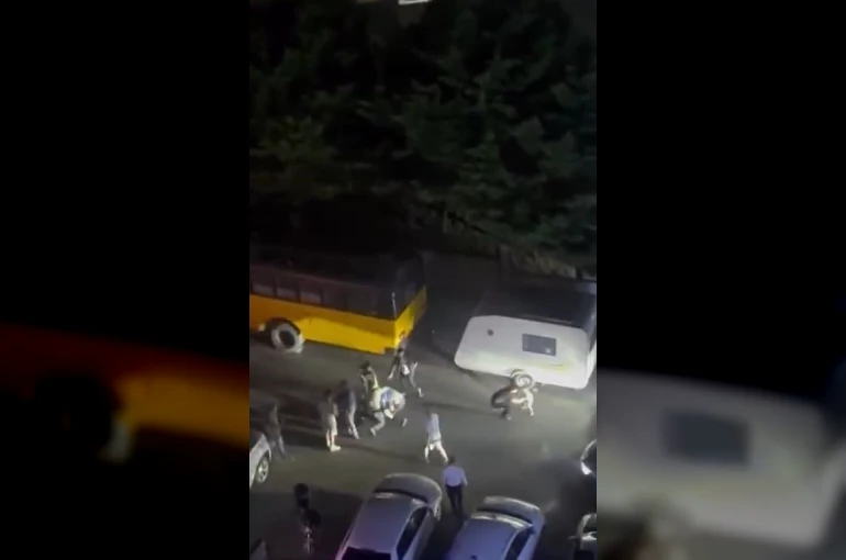 Beylikdüzü’nde çocuğunun gözü önünde tekme tokat dövüldü
