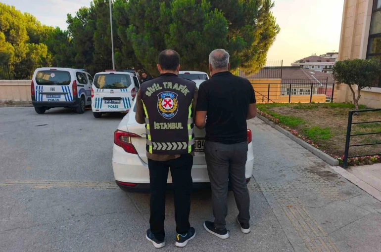 Beylikdüzü’nde taksicinin önünü kesip araç yumruklayan trafik magandasına 182 bin lira ceza
