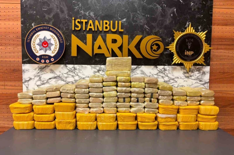 Beylikdüzü’nde uyuşturucu operasyonu: 62 kilo eroin ve metamfetamin ele geçirildi 