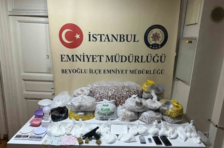 Beyoğlu ve Kağıthane’de uyuşturucu operasyonu: Hap satan 2 kadın gözaltında