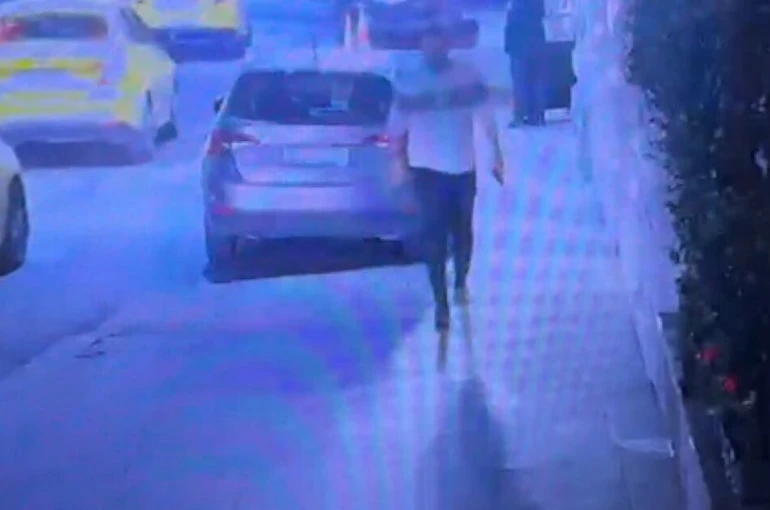 Beyoğlu’nda bir şahıs rastgele havaya ateş etmeye başladı 