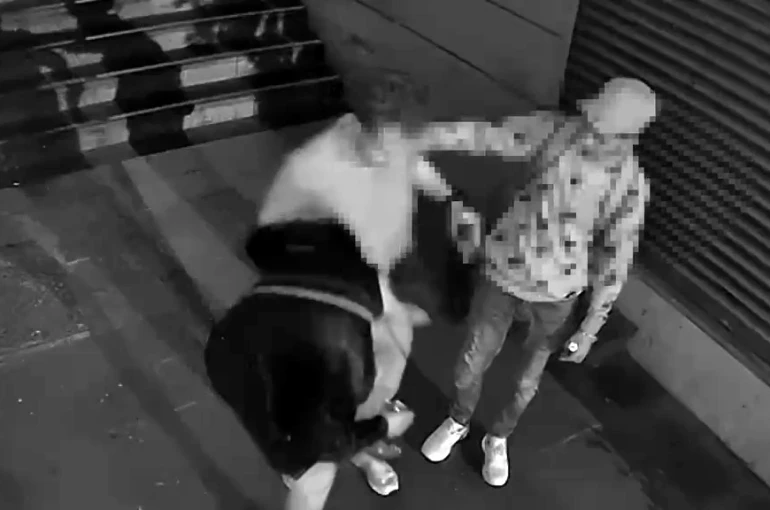 Beyoğlu’nda yankesicilik kamerada: Cep telefonu hırsızı tutuklandı 