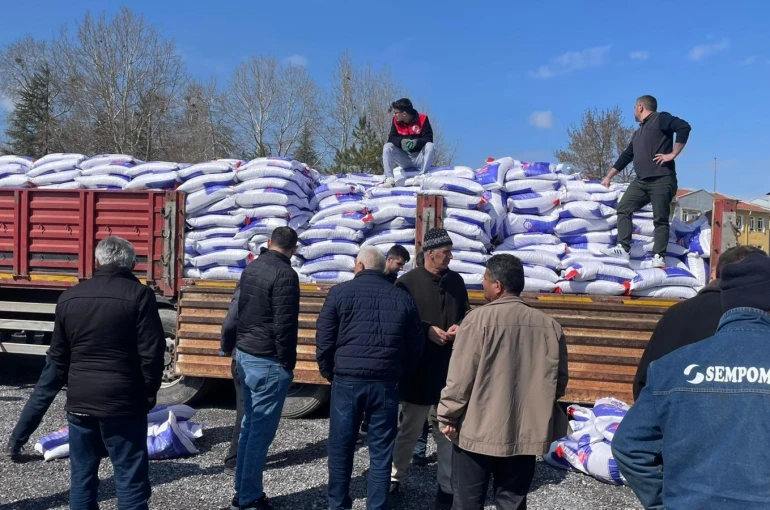 Beyşehir’de çiftçilere nohut tohumu dağıtıldı