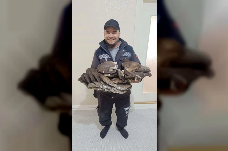 Beyşehir’de doğada bulduğu 10 kiloluk mantar şaşırttı