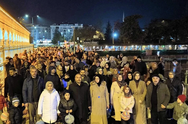 Beyşehir'de fenerler yandı, üç aylar başladı