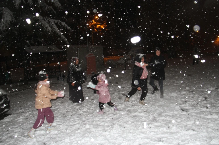 Beyşehir'de kar sevinci