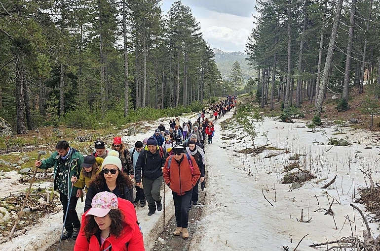 Beyşehir’de karda doğa yürüyüşü coşkusu
