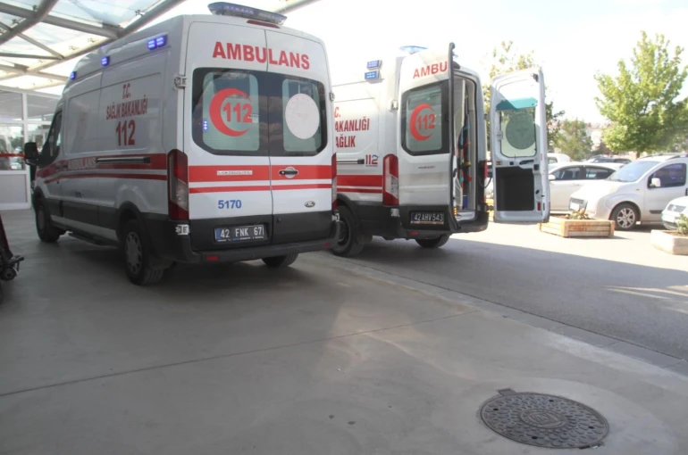 Beyşehir’de ticari taksi anne ve kızına çarptı: 2 yaralı