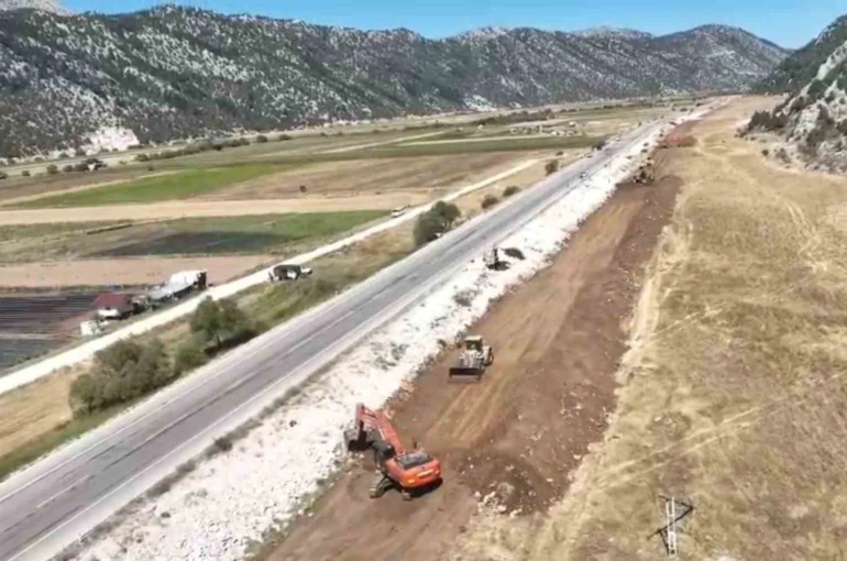 Beyşehir-Derebucak-Antalya Kara yolunda duble yol çalışmaları başladı 