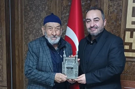 Beyşehir’de 84 yaşındaki vatandaş hafızlık yarışmasında birinci oldu 