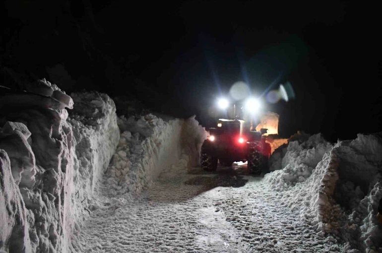 Beytüşşebap’ta kar kalınlığı 2 metreyi buldu 