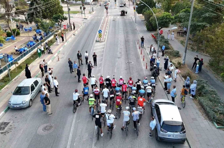 Biber Festivali kapsamında bisiklet yarışı nefes kesti 