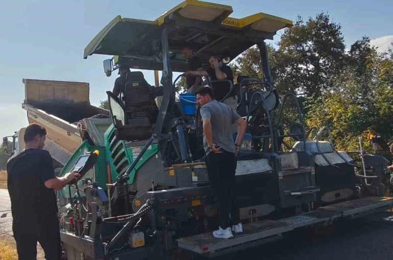 Biga’da sıcak asfalt dökme çalışmaları başladı 