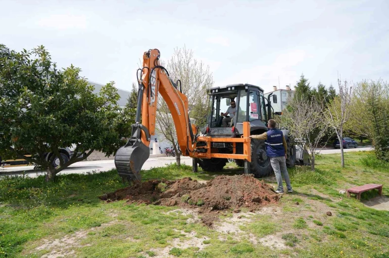 Bilecik Belediyesine hibe edilen kepçe ilk kez okulda kullanıldı 