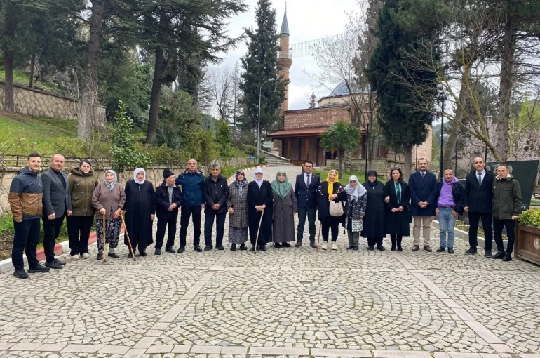 Bilecik huzurevi sakinleri Şeyh Edebali Türbesini ziyaret etti 