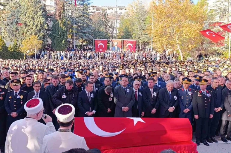 Bilecik şehidini 15 bin kişi ile uğurladı