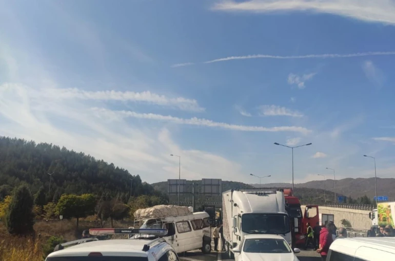 Bilecik’te zincirleme kaza: 3 yaralı
