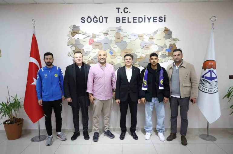 Bilecikli genç futbolcu Eskişehirspor’a transfer oldu 