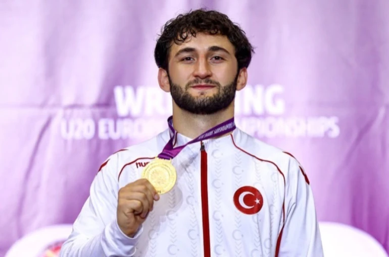 Bilecikli güreşçi dünya ikincisi oldu 