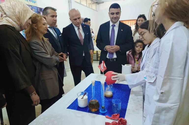 Bilecik’te ‘23 Nisan Çocuk Kimya Şenliği’ düzenlendi 