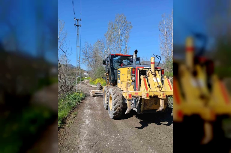 Bilecik’te arazi yollarında greyderle düzenleme çalışması 